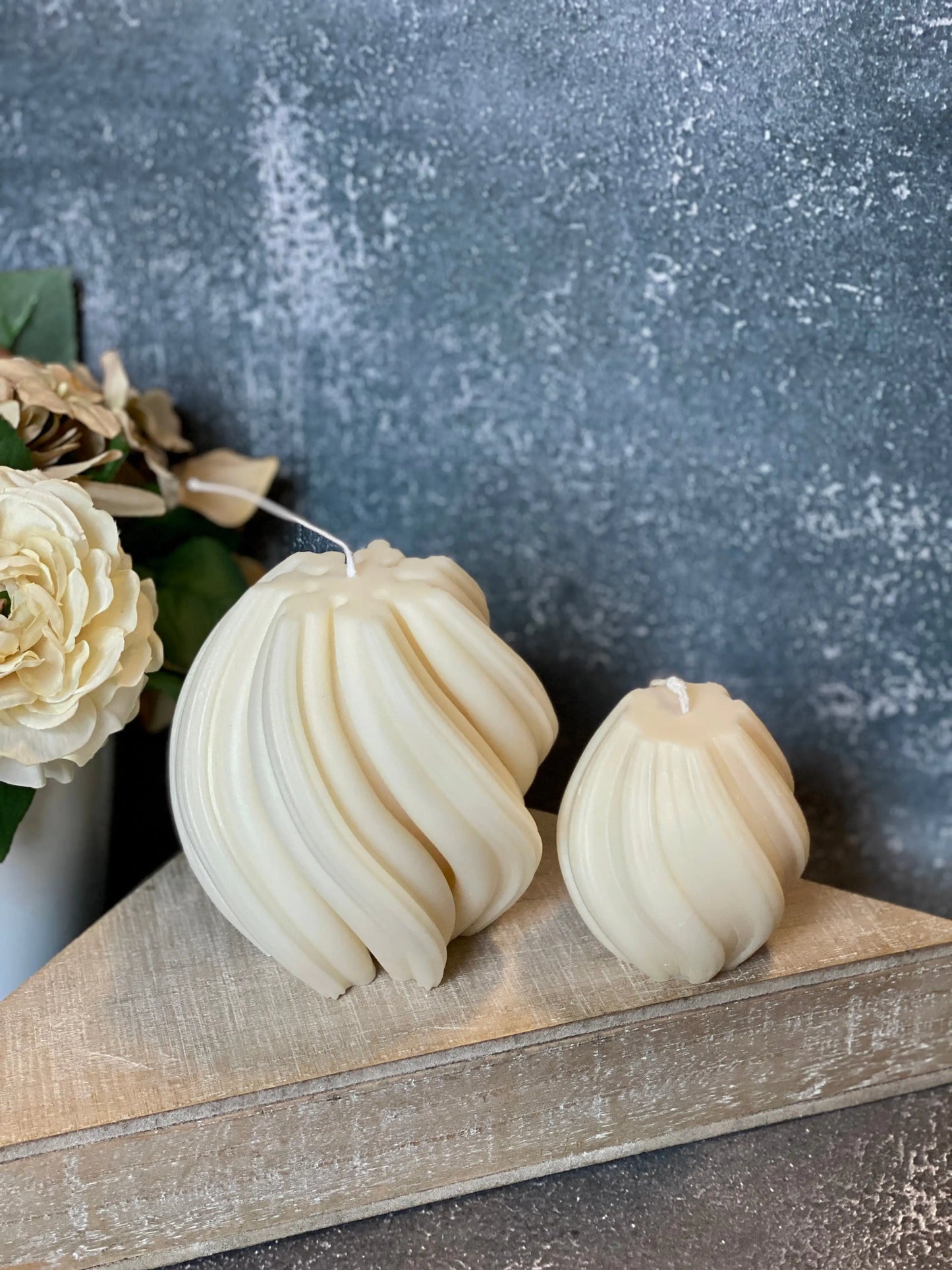 Ribbed Aesthetic Candle β Limited Artisan Edition